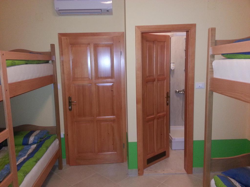 Europa Hostel בפורטורוז חדר תמונה